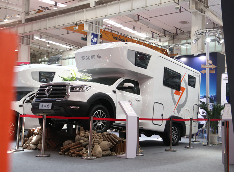 年度新车、自动档、四驱，能选的房车